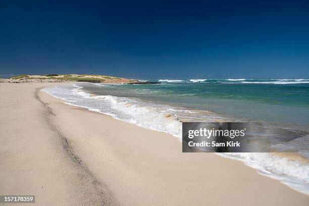 deserted beach, espingueira, boa vista - cabo verde stock-fotos und bilder