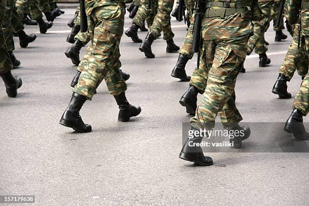 bottes militaires - parade militaire photos et images de collection
