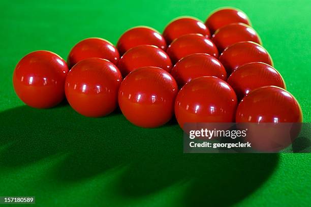 red snooker ball - snookerkugel stock-fotos und bilder