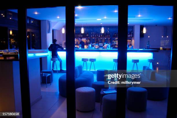 indaco glow - glamour foto e immagini stock