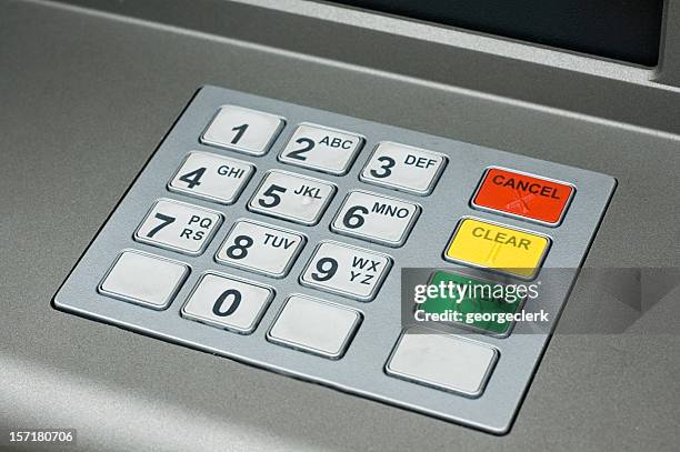 cajero automático teclado - marcar el número de identificación personal fotografías e imágenes de stock