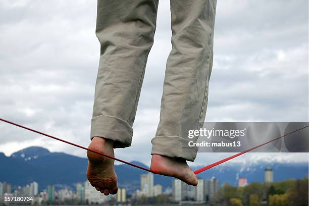 equilibrando de vancouver - corda bamba - fotografias e filmes do acervo