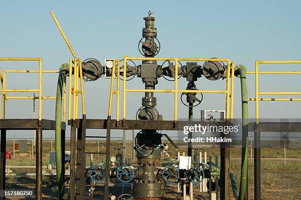 producing wellhead - wellhead stock pictures, royalty-free photos & images