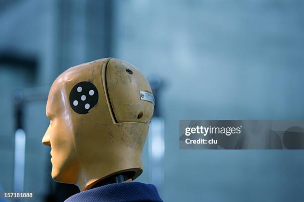 crash test dummy head - crash test dummy stockfoto's en -beelden