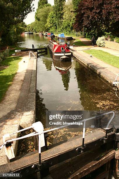 a small ship traversing a river lock - grand union canal stock pictures, royalty-free photos & images