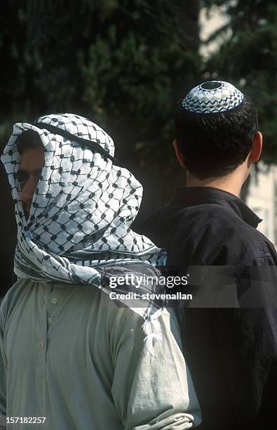 jude arabische israelische palästinensischen - judentum stock-fotos und bilder