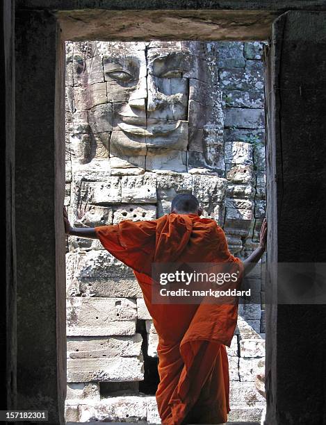 visage du bayon - cambodge photos et images de collection