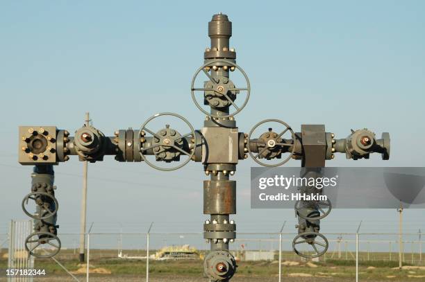 new wellhead - wellhead stock pictures, royalty-free photos & images