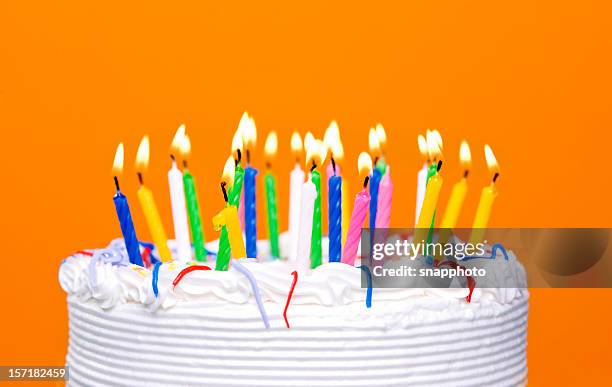 birthday cake - birthday cake lots of candles 個照片及圖片檔