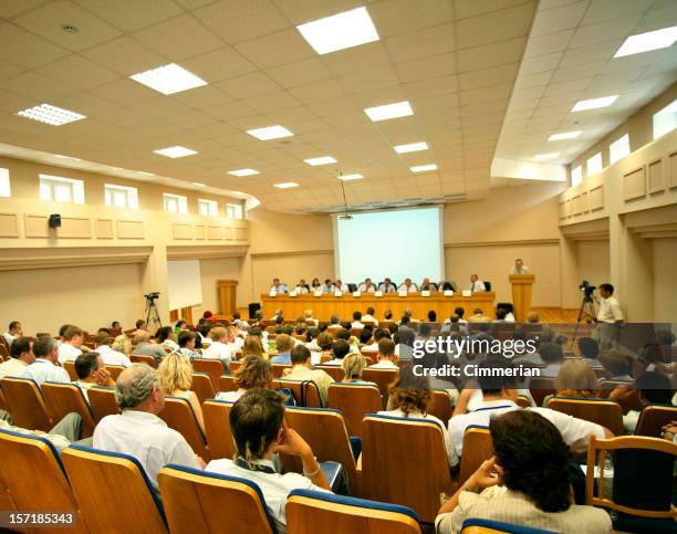 videoconferenza - conference large screen foto e immagini stock