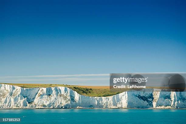 der white cliffs of dover - cliff shore stock-fotos und bilder