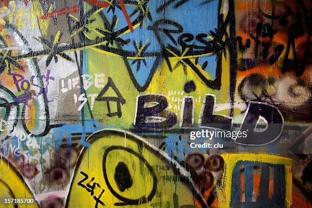 old berlin wall graffiti - the berlin wall stock pictures, royalty-free photos & images