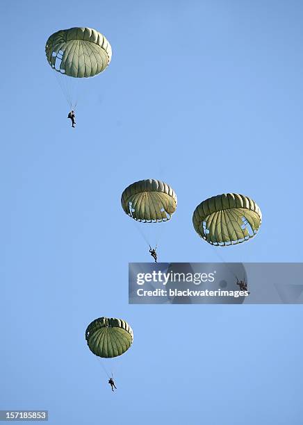 invasion - paratrooper stockfoto's en -beelden