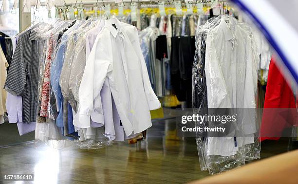 drycleaned clothing moving along rack - dry cleaner 個照片及圖片檔