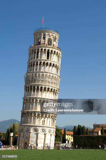 leaning tower of pisa with a flag on top - torn bildbanksfoton och bilder