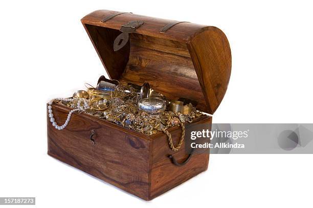 overflowing treasure chest 2 - schatkist stockfoto's en -beelden