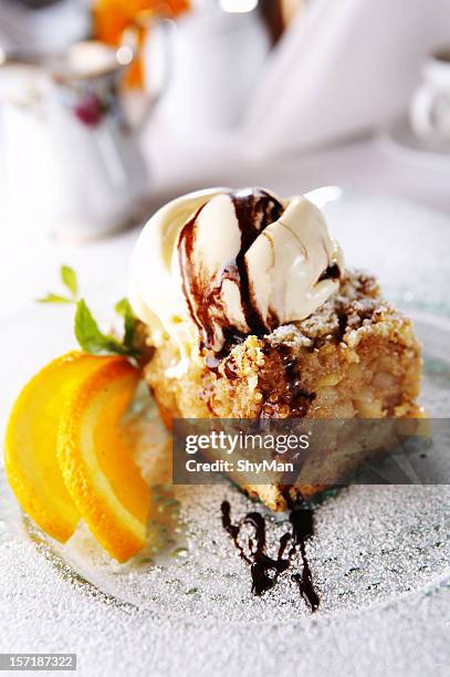 apple pie with ice cream - apple pie a la mode stock pictures, royalty-free photos & images