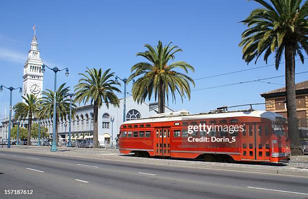 san francisco ferry building und dem trolley - s the streets of san francisco stock-fotos und bilder