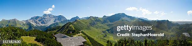 fürstentum liechtenstein alpen panorama, blick vom sareiserjoch summit - fürstentum liechtenstein stock-fotos und bilder