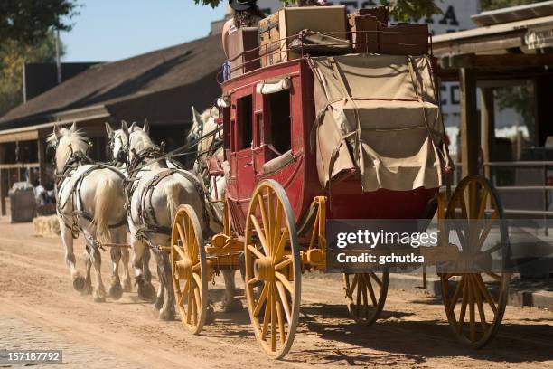 stagecoach - carroça puxada por cavalo imagens e fotografias de stock