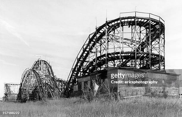 old rollercoaster in coney island ny - coney island 個照片及圖片檔