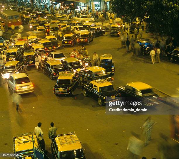 mumbai, taxi cabs, verkehr, lärmbelästigung, luftverschmutzung, willkommen in bombay - sounds in mumbai stock-fotos und bilder