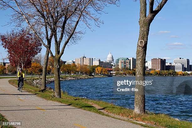 bike path - madison wisconsin stockfoto's en -beelden