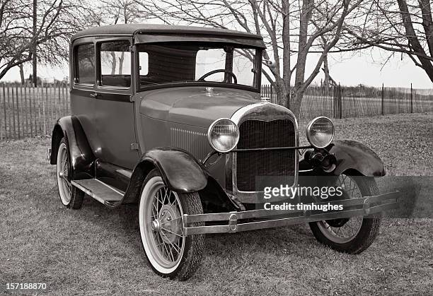 sunday ride. 1929 model a - 1920 1929 stock pictures, royalty-free photos & images