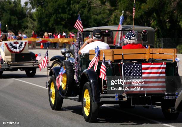 アンティークカー、7 月 4 日のパレード - 行進する ストックフォトと画像