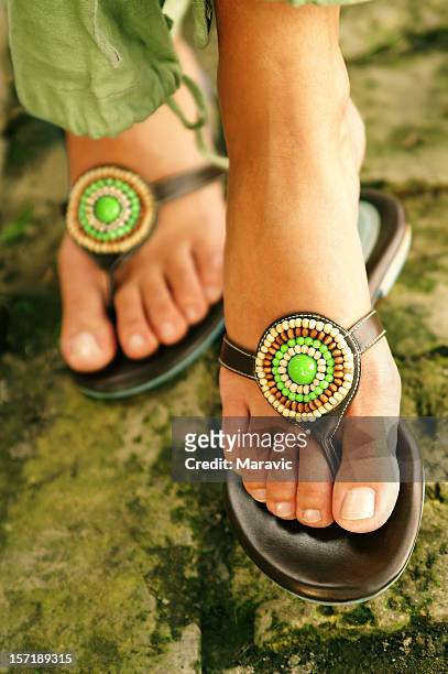 pieds carrés - sandales photos et images de collection