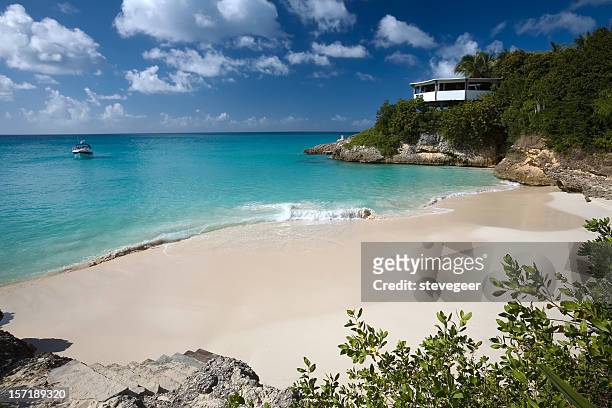 baie de mead, anguilla - anguilla photos et images de collection