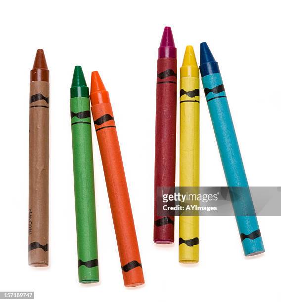 crayons on white - middelgrote groep dingen stockfoto's en -beelden