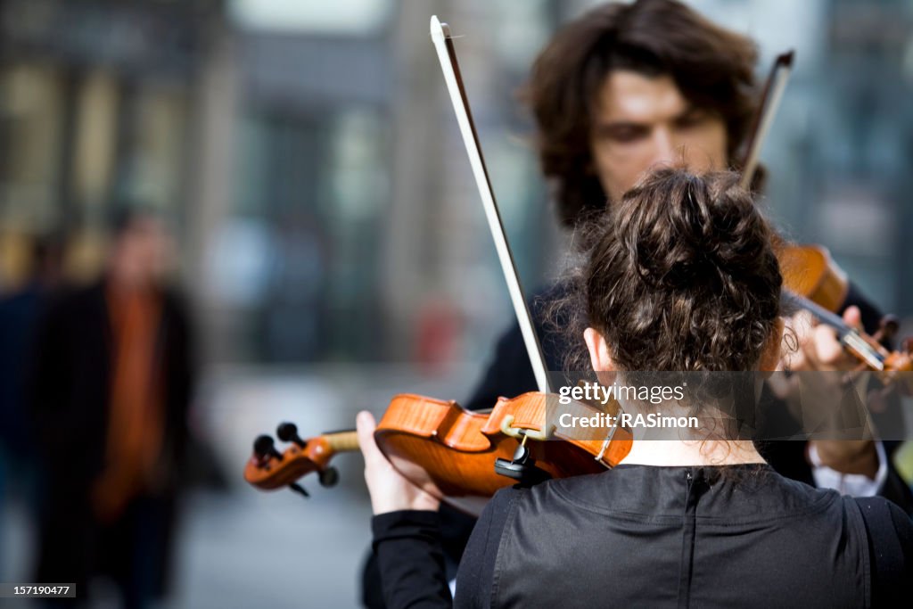 A street concerto with violins