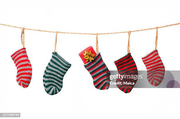 weihnachten wäscheleine - christmas stockings stock-fotos und bilder