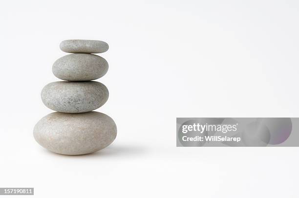balance - gestapelde stenen stockfoto's en -beelden