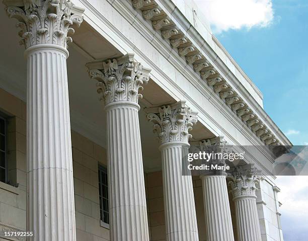 corintio columnas - corintio estilo clásico griego fotografías e imágenes de stock
