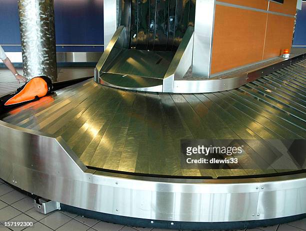 airport baggage claim - baggage claim stock pictures, royalty-free photos & images
