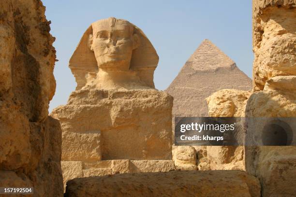 the sphinx and pyramid of khafre, giza egypt - the sphinx stock pictures, royalty-free photos & images