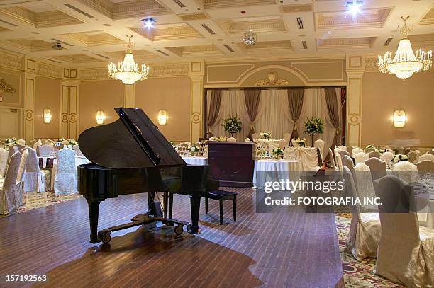 grand piano - veranstaltungsort stock-fotos und bilder