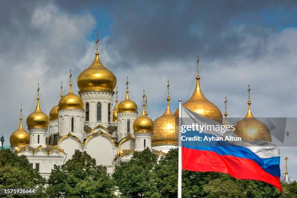 the national flag of the russian federation - russia architecture stock pictures, royalty-free photos & images