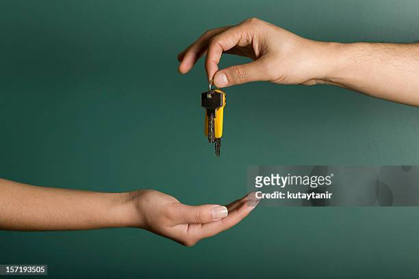chiave - car keys hand foto e immagini stock