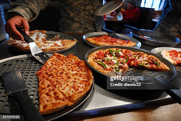 pizza buffet - buffet stockfoto's en -beelden