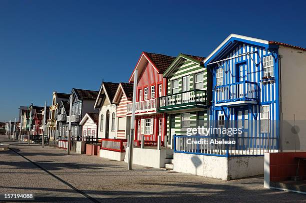 casas de playa - distrito de aveiro fotografías e imágenes de stock