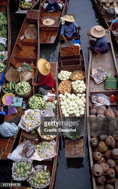 floating market thailand - floating market stockfoto's en -beelden
