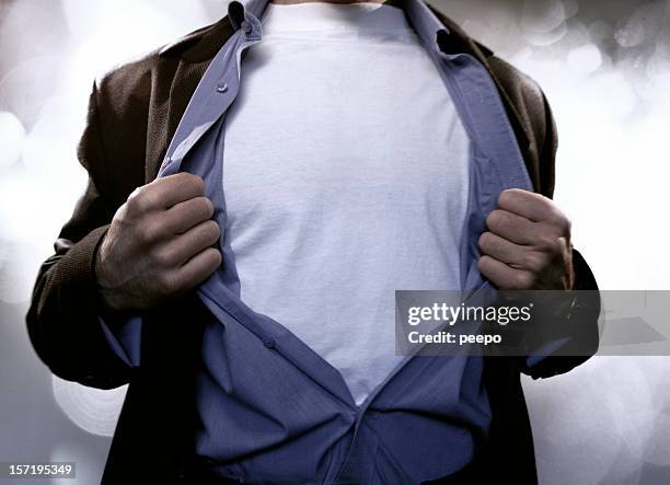 superhéroe tiran camisa abierto - completamente desabrochado fotografías e imágenes de stock
