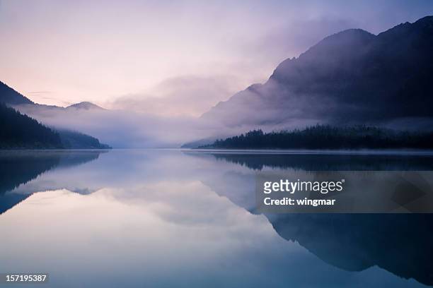 morning at lake plansee - fog stockfoto's en -beelden