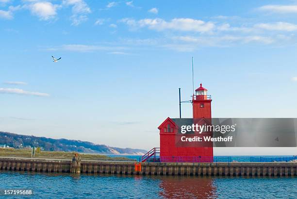 holland harbor lighthouse - lakeshore stockfoto's en -beelden