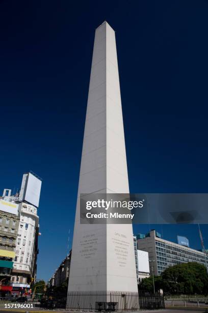 obelisk von buenos aires, argentinien - obelisk stock-fotos und bilder