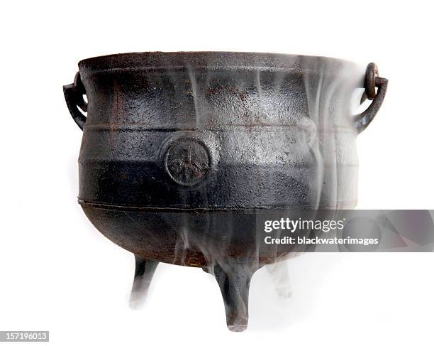 hexen brew - cauldron stock-fotos und bilder