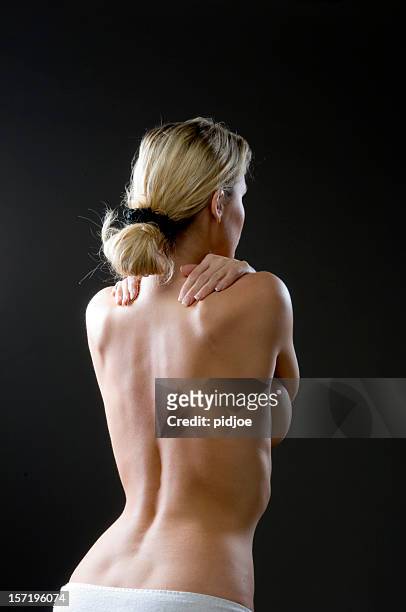 nudo di donna - colonna vertebrale foto e immagini stock